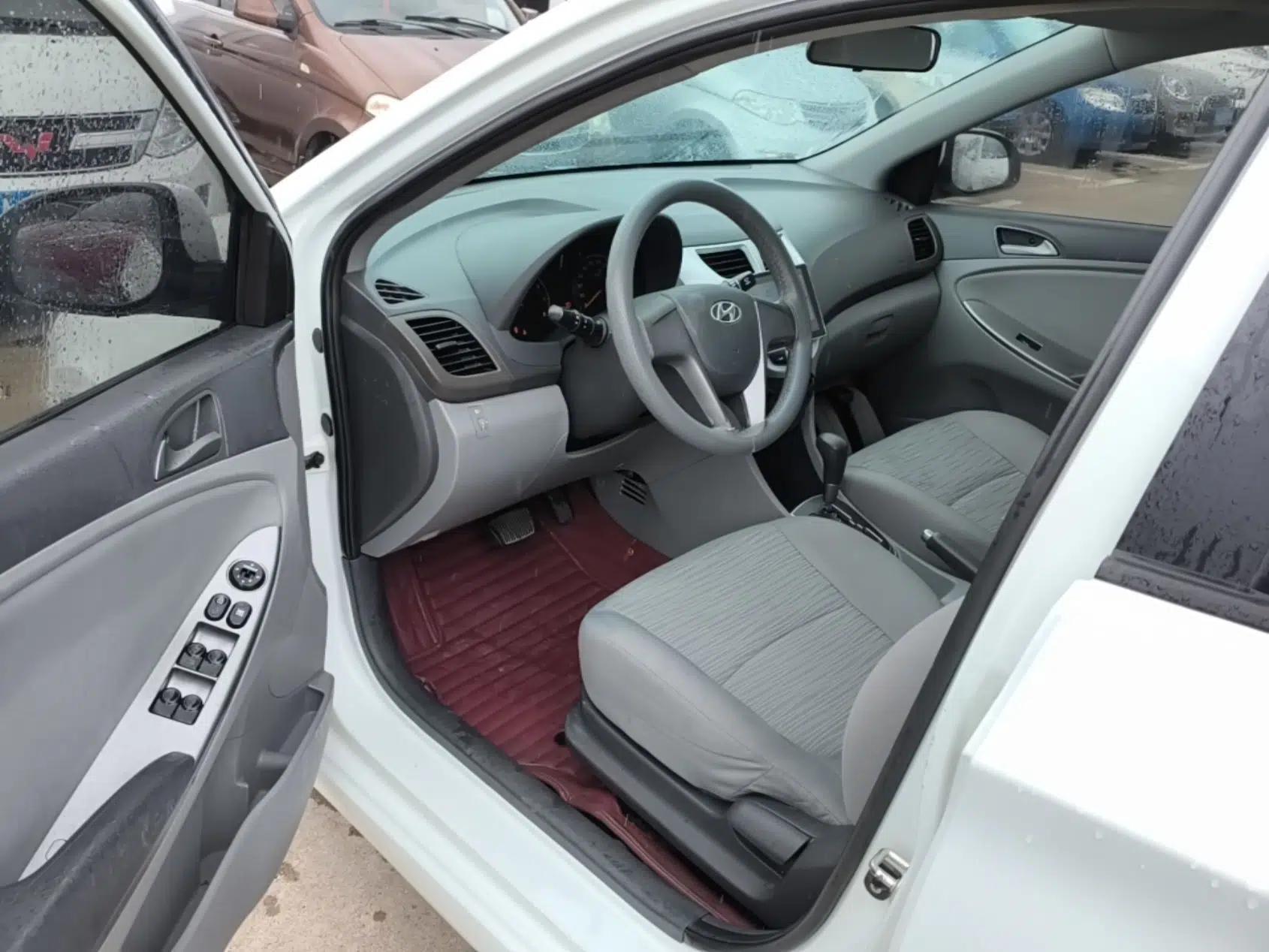 Hyundai Verna (older generation) 2014 1.4L Automatic Smart GLS — миниатюра 18