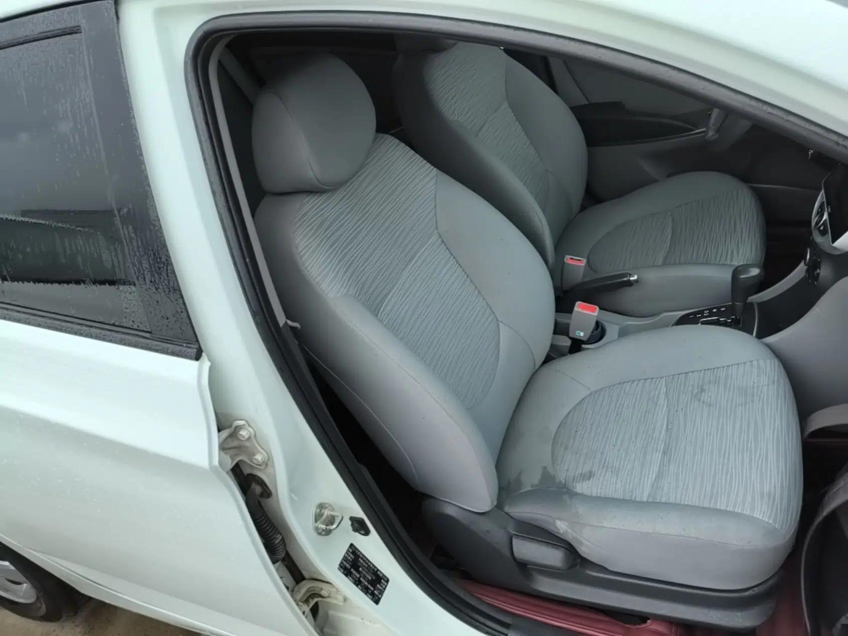 Hyundai Verna (older generation) 2014 1.4L Automatic Smart GLS — миниатюра 19