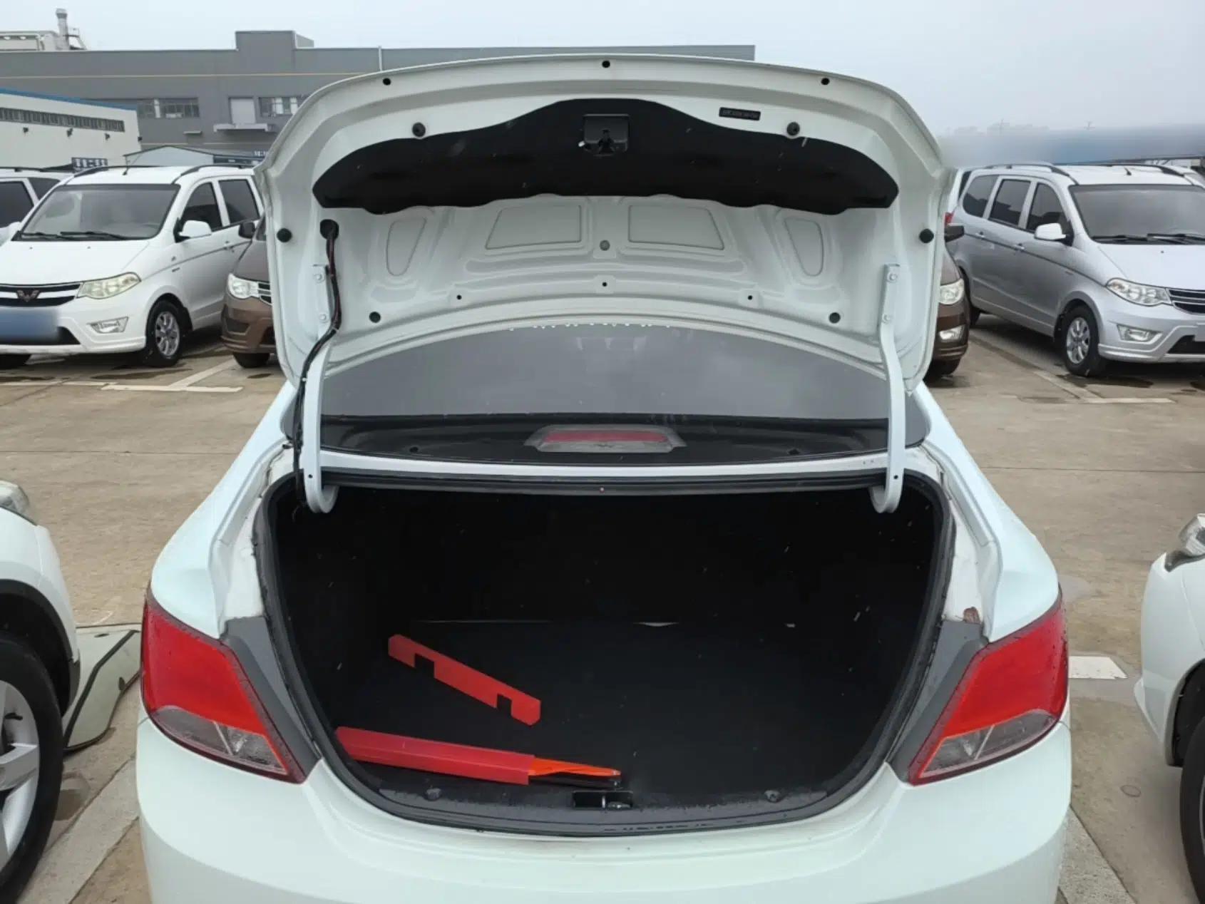 Hyundai Verna (older generation) 2014 1.4L Automatic Smart GLS — миниатюра 22