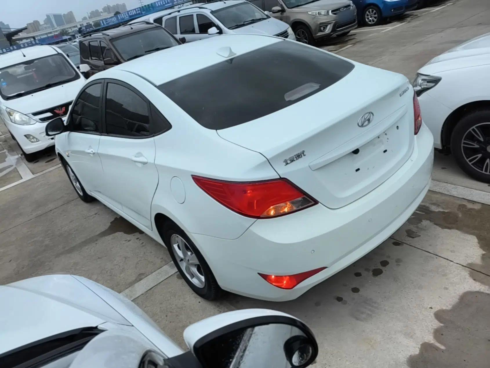 Hyundai Verna (older generation) 2014 1.4L Automatic Smart GLS — миниатюра 4