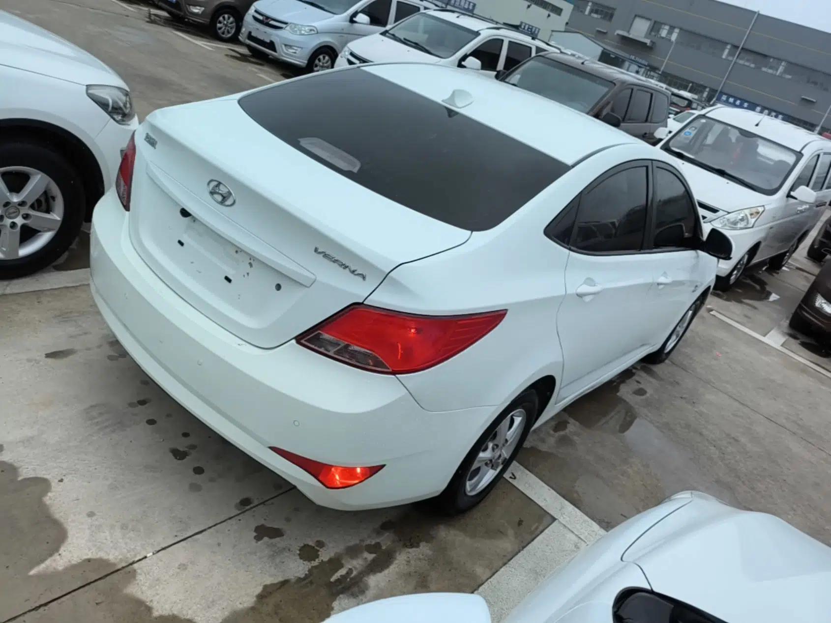 Hyundai Verna (older generation) 2014 1.4L Automatic Smart GLS — миниатюра 6