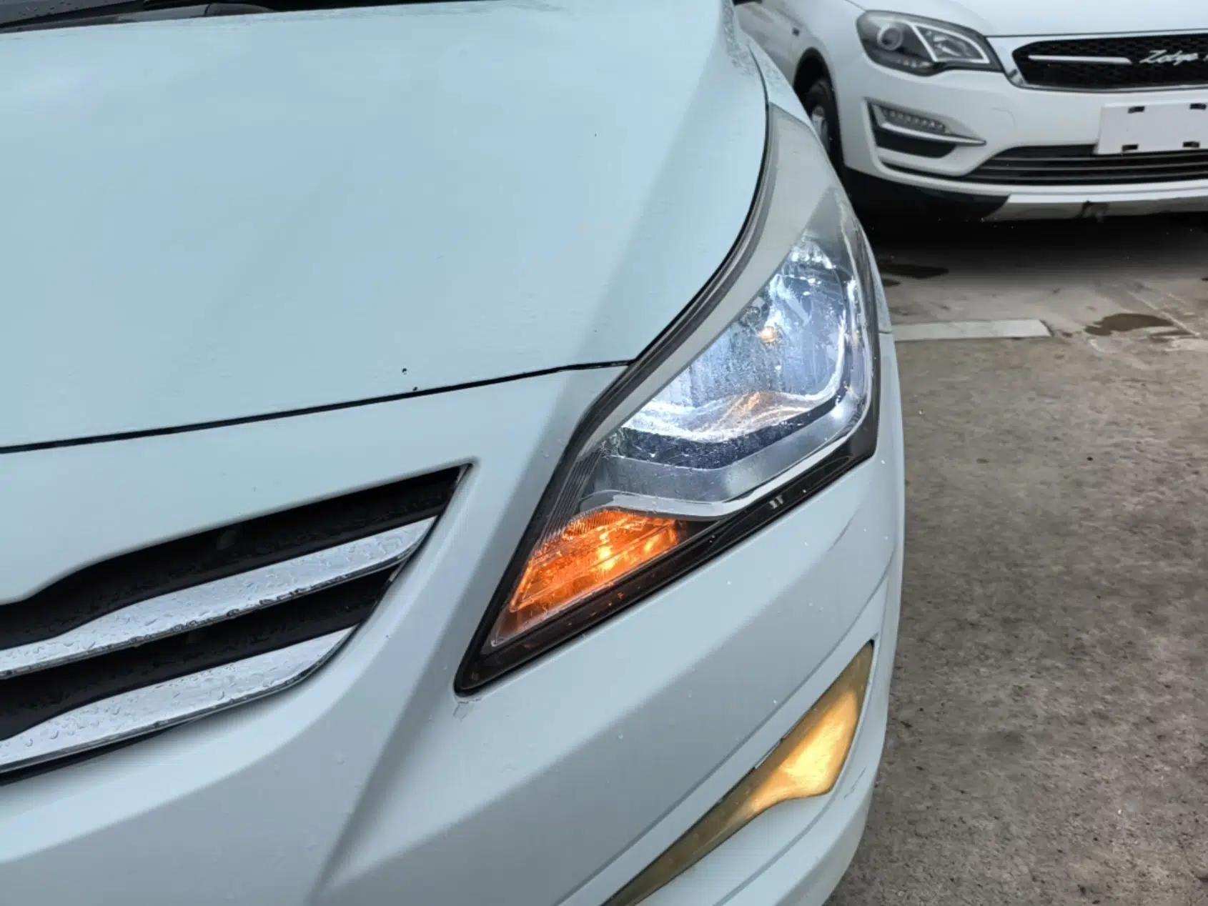 Hyundai Verna (older generation) 2014 1.4L Automatic Smart GLS — миниатюра 8