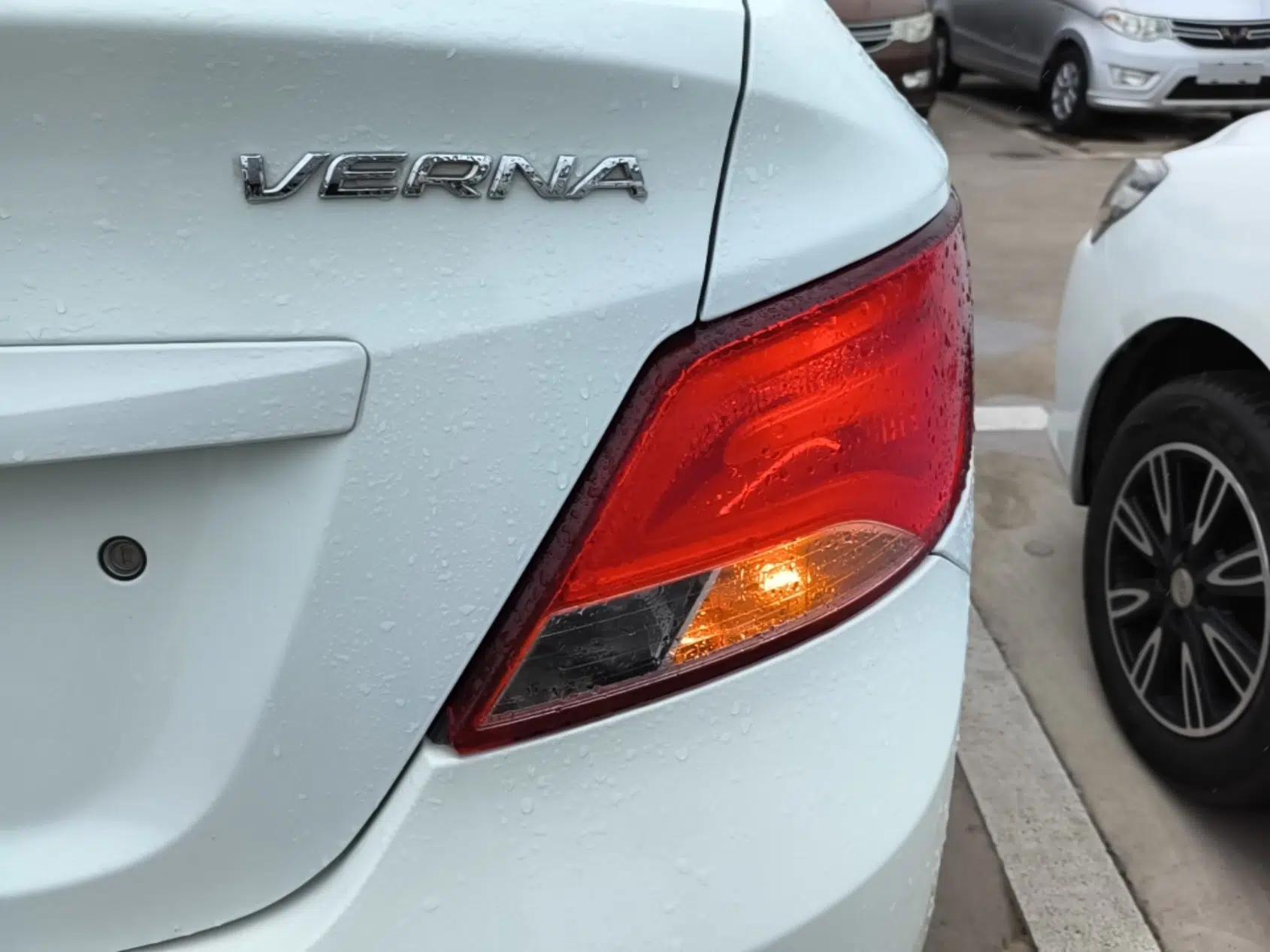 Hyundai Verna (older generation) 2014 1.4L Automatic Smart GLS — миниатюра 9