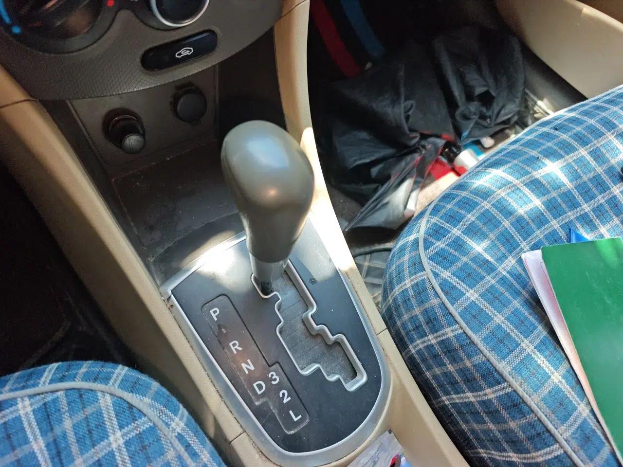 Hyundai Verna (older generation) 2010 Sedan 1.4L Automatic Comfort Model GS — миниатюра 14