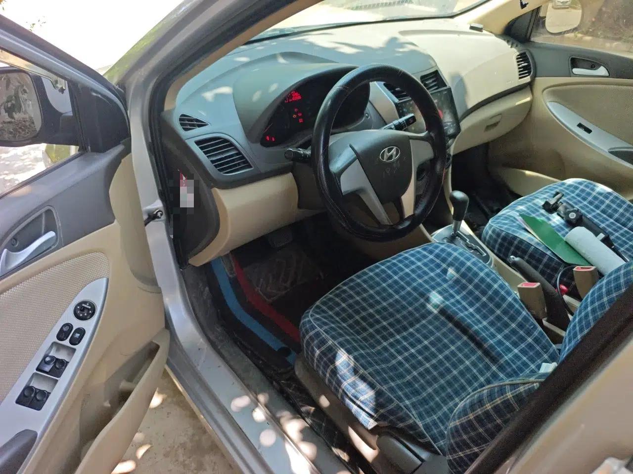Hyundai Verna (older generation) 2010 Sedan 1.4L Automatic Comfort Model GS — миниатюра 16
