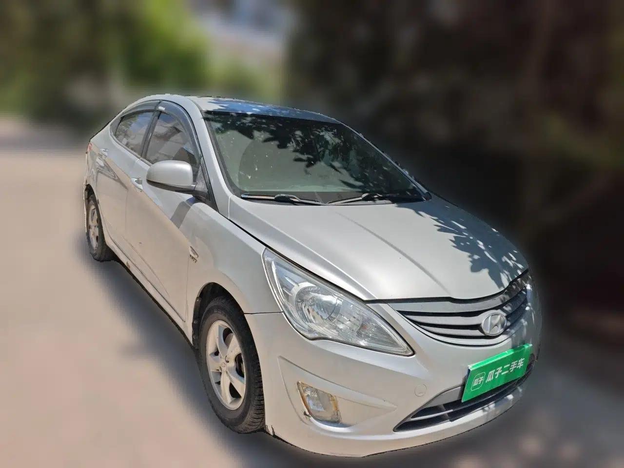 Hyundai Verna (older generation) 2010 Sedan 1.4L Automatic Comfort Model GS — миниатюра 3