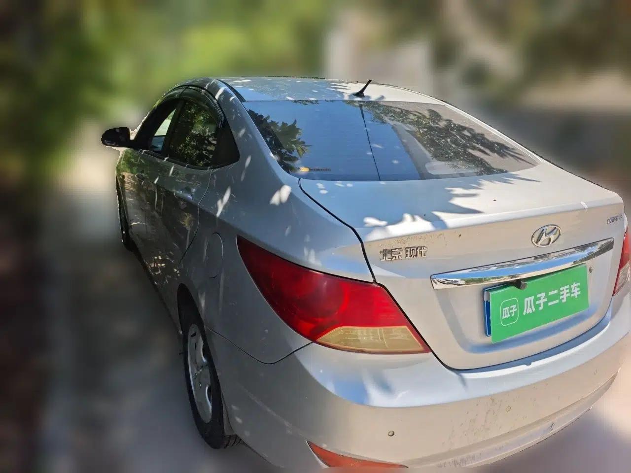 Hyundai Verna (older generation) 2010 Sedan 1.4L Automatic Comfort Model GS — миниатюра 4