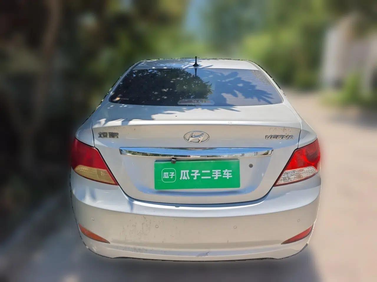 Hyundai Verna (older generation) 2010 Sedan 1.4L Automatic Comfort Model GS — миниатюра 5