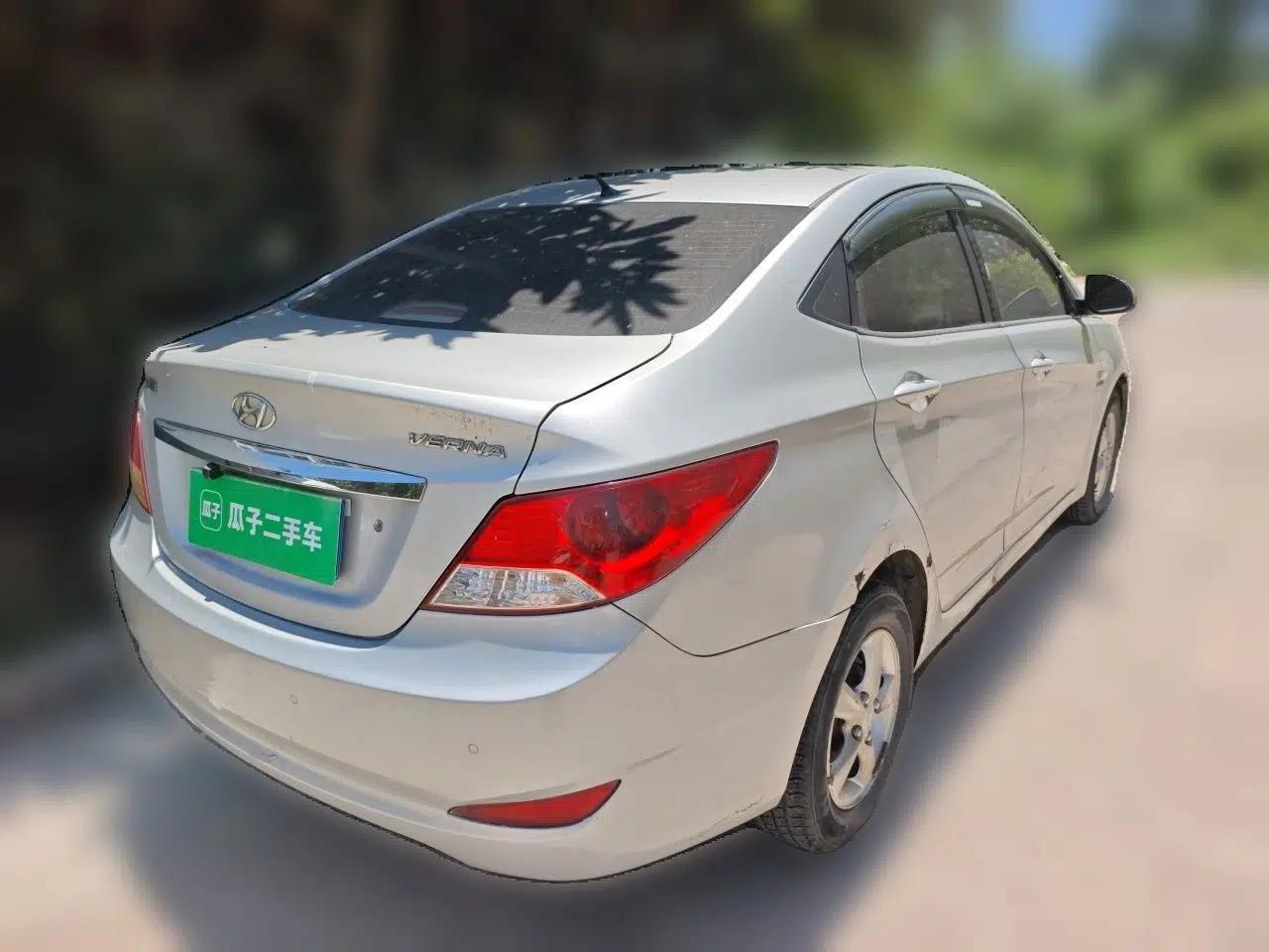 Hyundai Verna (older generation) 2010 Sedan 1.4L Automatic Comfort Model GS — миниатюра 6