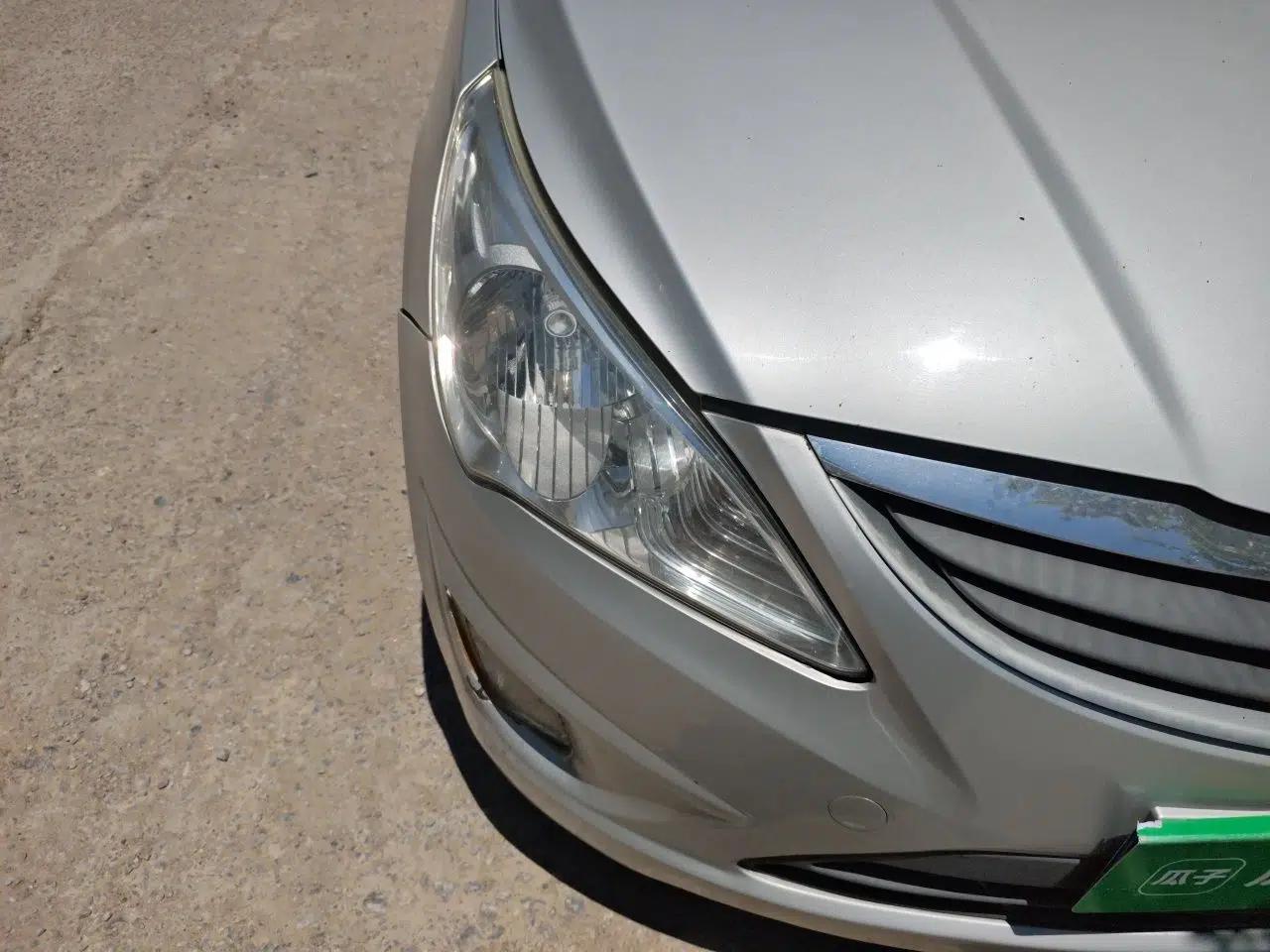 Hyundai Verna (older generation) 2010 Sedan 1.4L Automatic Comfort Model GS — миниатюра 7
