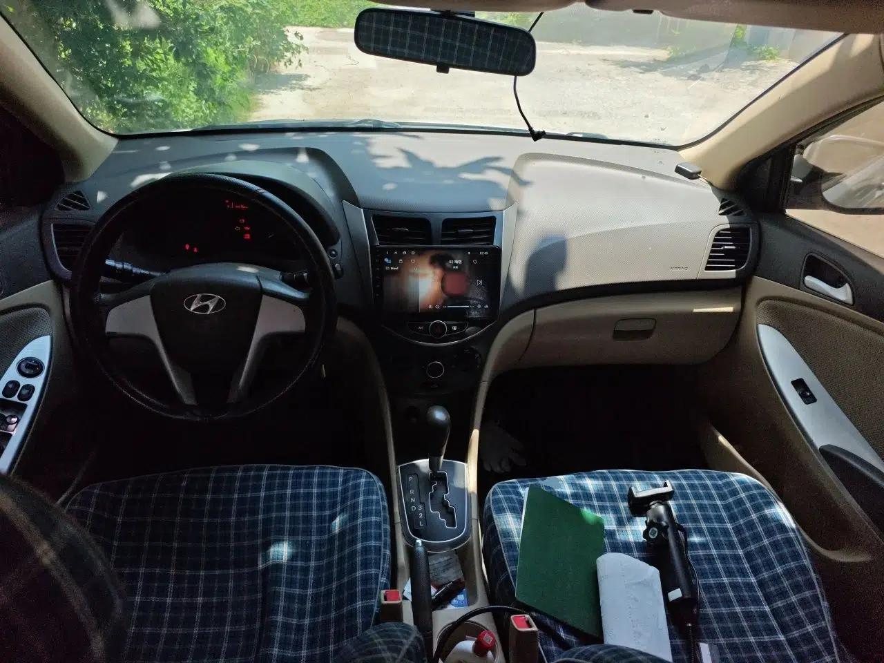 Hyundai Verna (older generation) 2010 Sedan 1.4L Automatic Comfort Model GS — миниатюра 9