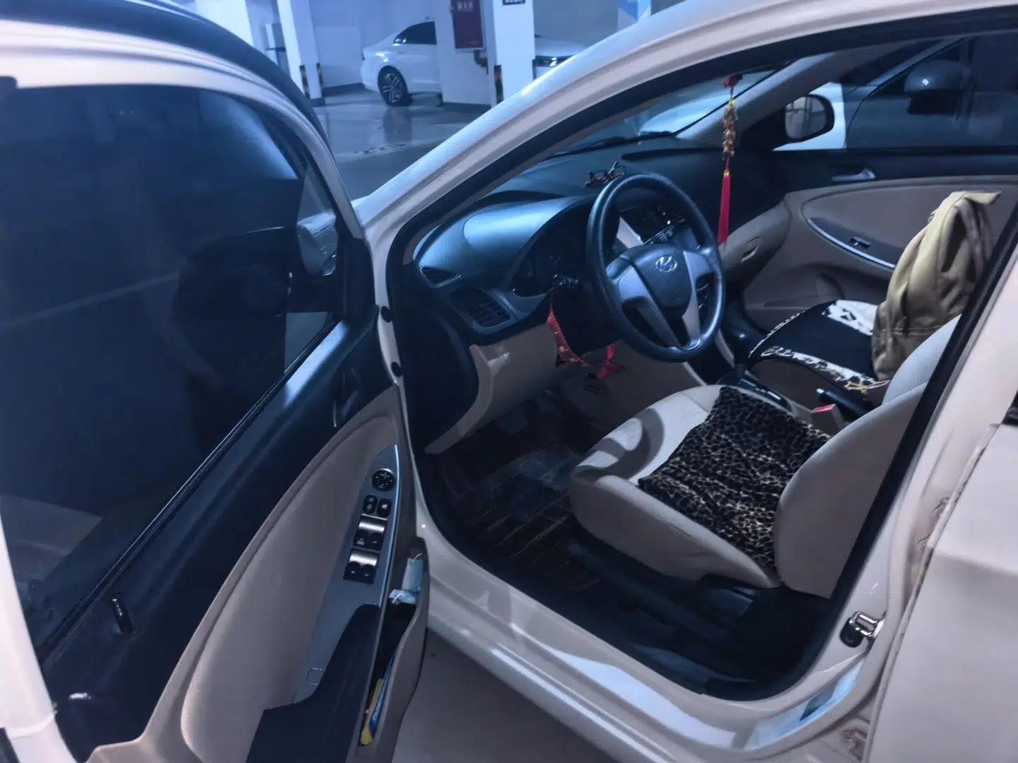Hyundai Verna (older generation) 2014 1.4L Automatic Smart GLS — миниатюра 16