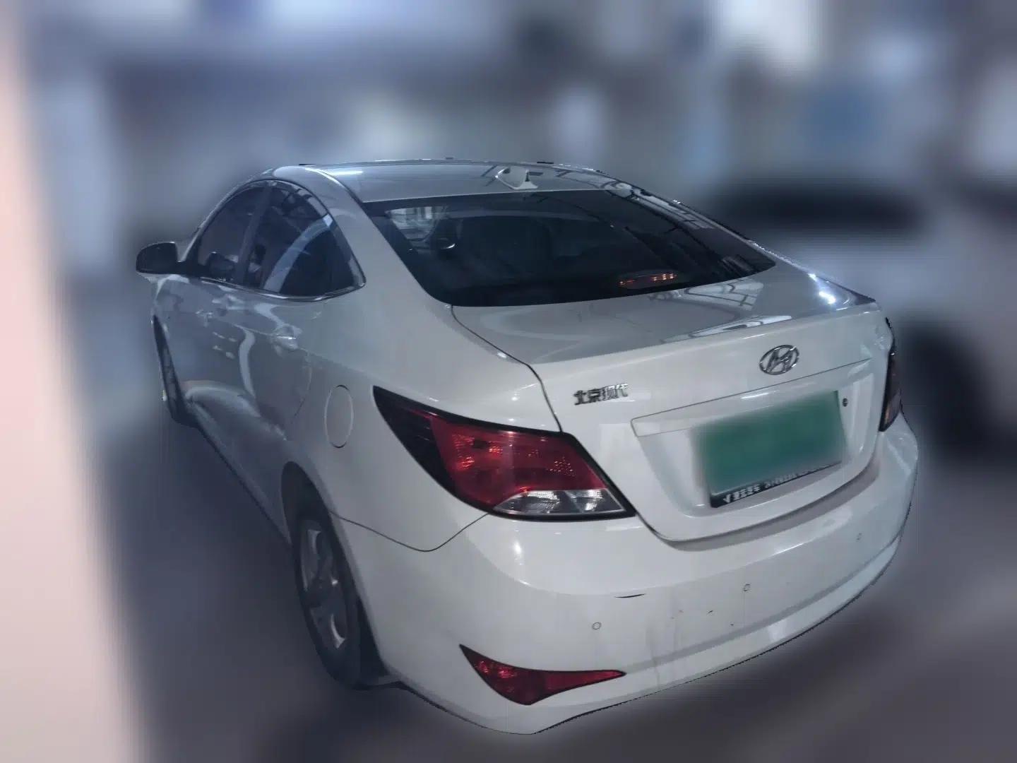 Hyundai Verna (older generation) 2014 1.4L Automatic Smart GLS — миниатюра 4