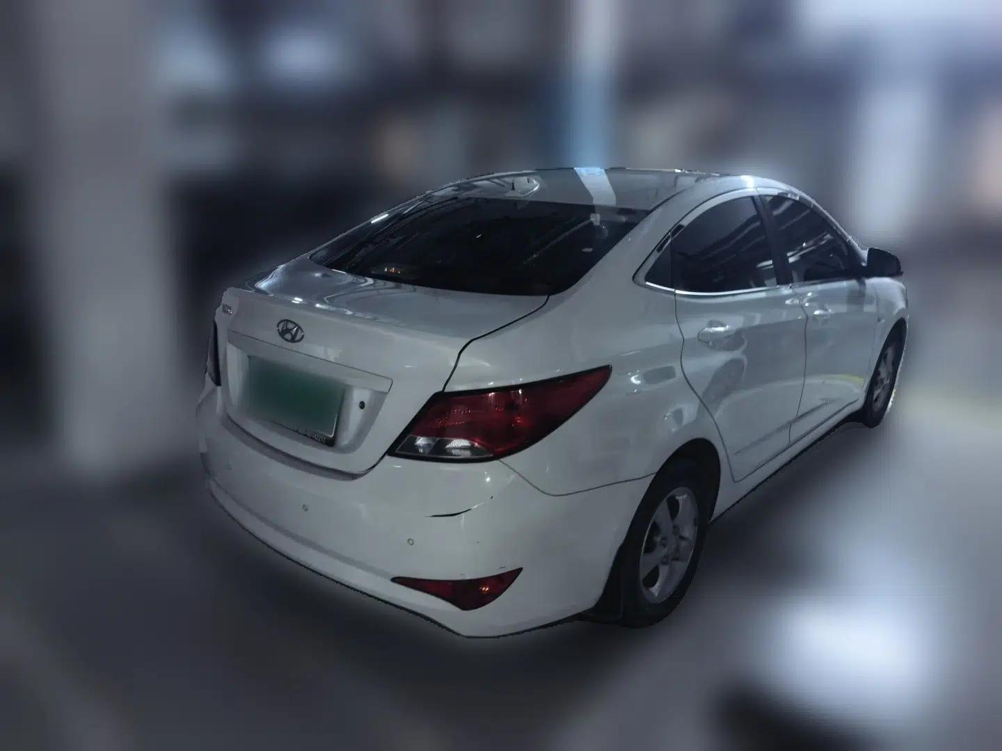 Hyundai Verna (older generation) 2014 1.4L Automatic Smart GLS — миниатюра 6