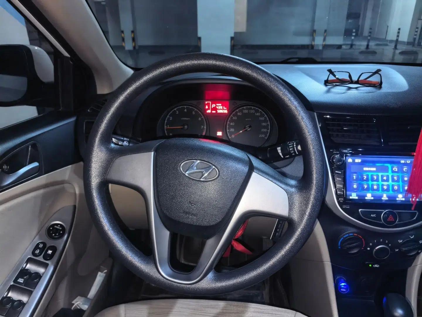 Hyundai Verna (older generation) 2014 1.4L Automatic Smart GLS — миниатюра 10