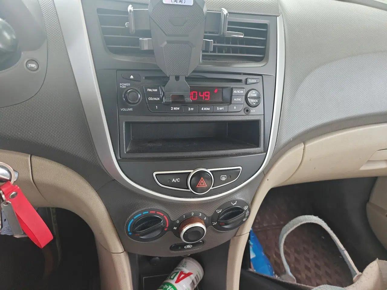 Hyundai Verna (older generation) 2010 Sedan 1.4L Manual BLUE Model — миниатюра 13
