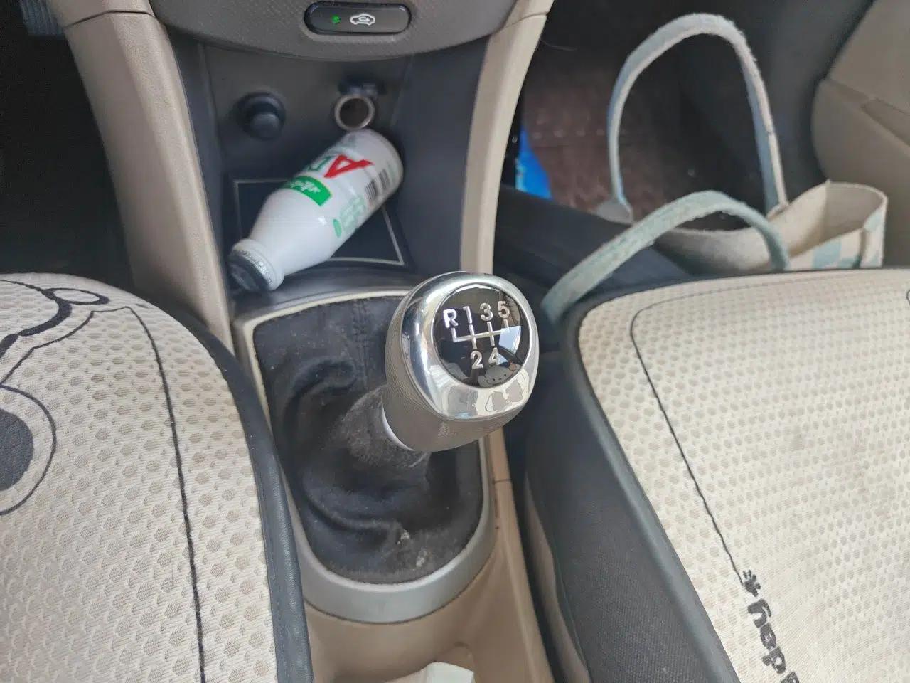 Hyundai Verna (older generation) 2010 Sedan 1.4L Manual BLUE Model — миниатюра 14