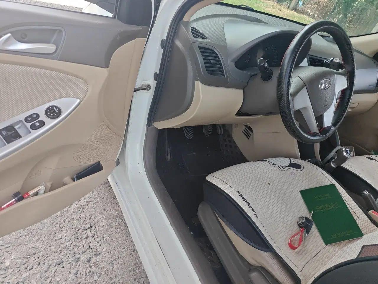 Hyundai Verna (older generation) 2010 Sedan 1.4L Manual BLUE Model — миниатюра 16
