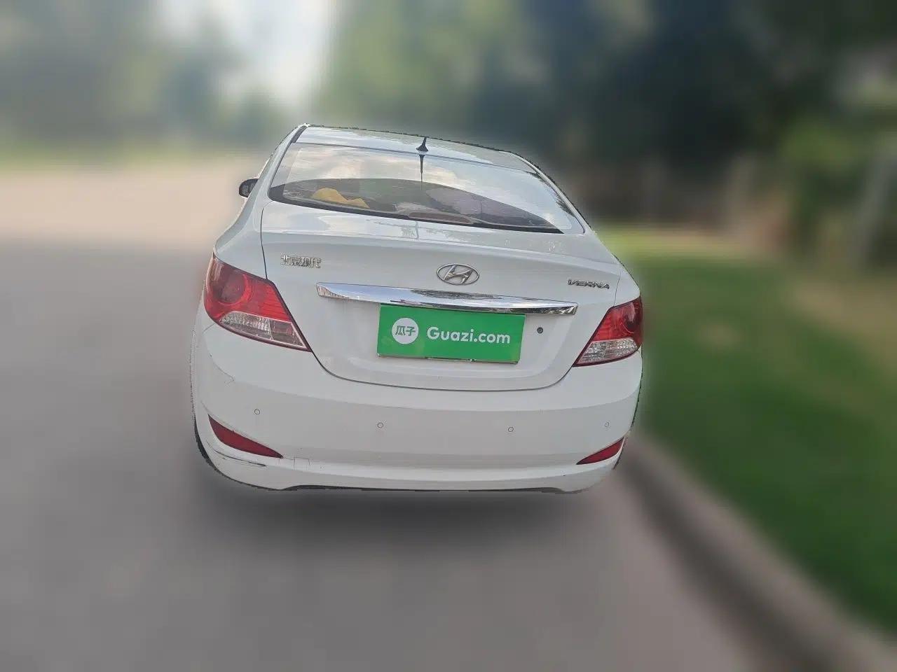 Hyundai Verna (older generation) 2010 Sedan 1.4L Manual BLUE Model — миниатюра 5