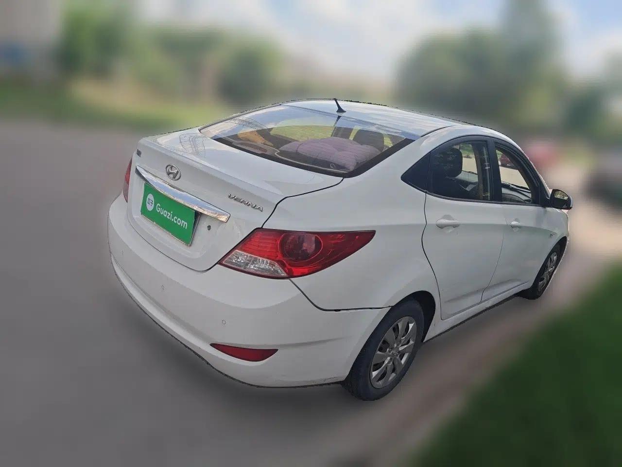 Hyundai Verna (older generation) 2010 Sedan 1.4L Manual BLUE Model — миниатюра 6