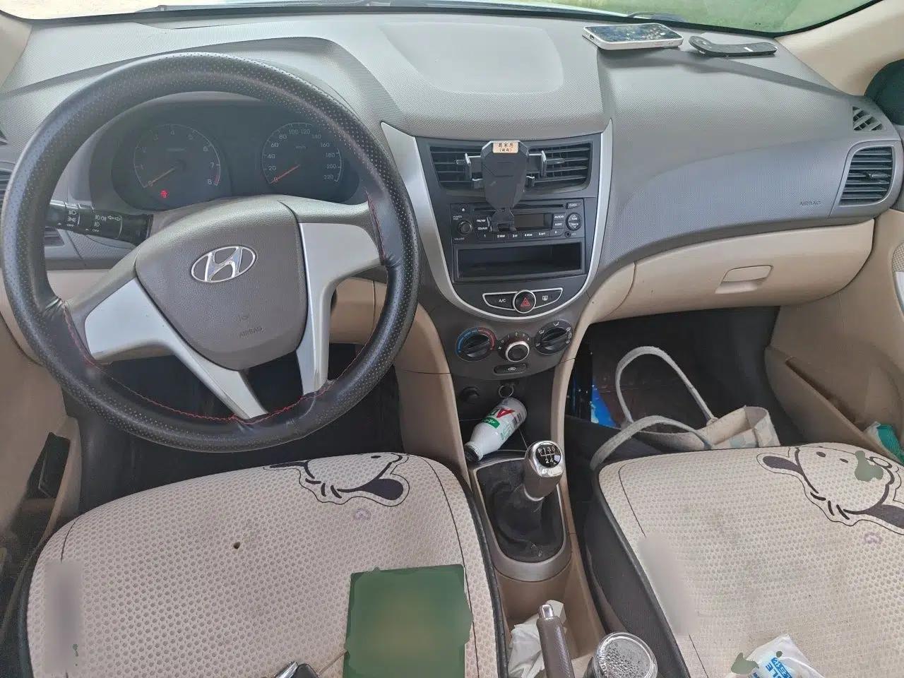 Hyundai Verna (older generation) 2010 Sedan 1.4L Manual BLUE Model — миниатюра 9