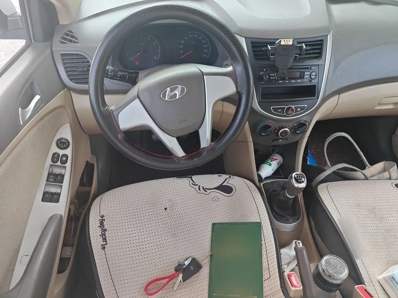 Hyundai Verna (older generation) 2010 Sedan 1.4L Manual BLUE Model — миниатюра 10