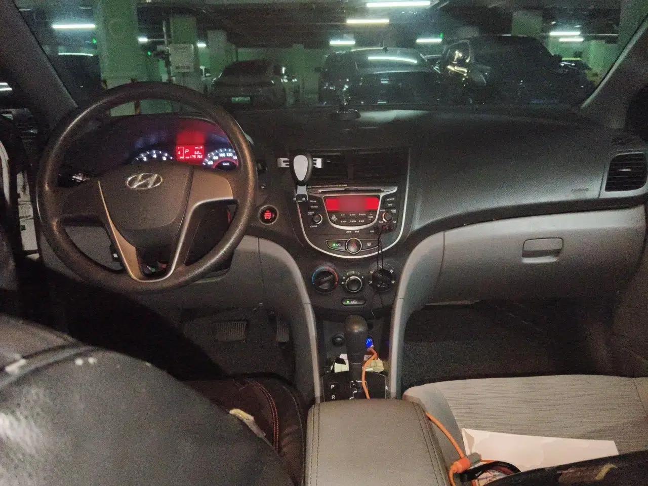 Hyundai Verna (older generation) 2014 1.4L Automatic Leading-Edge GLX — миниатюра 9