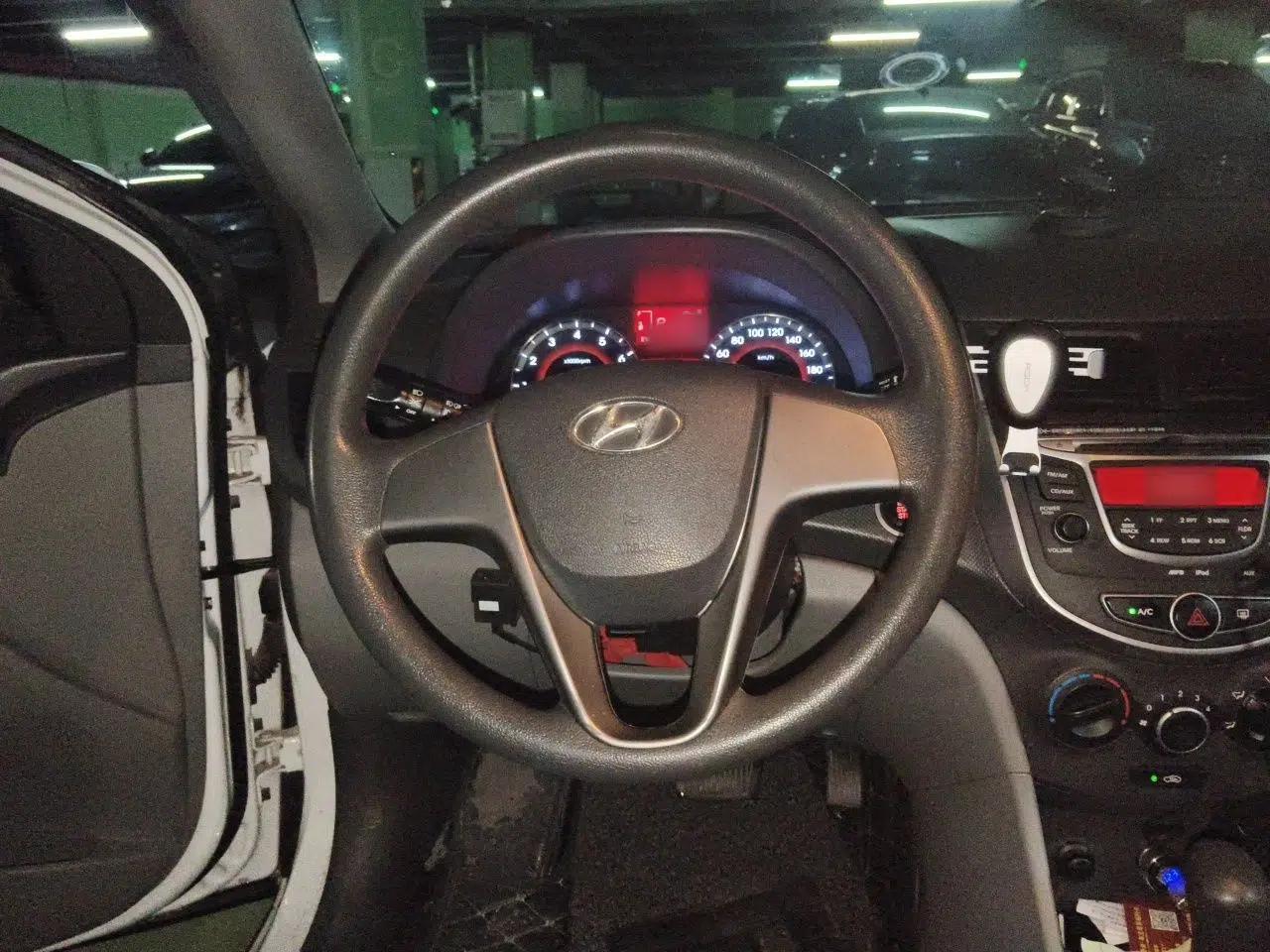 Hyundai Verna (older generation) 2014 1.4L Automatic Leading-Edge GLX — миниатюра 10