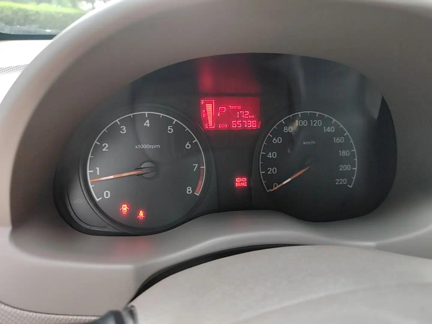 Hyundai Verna (older generation) 2010 Sedan 1.4L Automatic Comfort Model GS — миниатюра 12