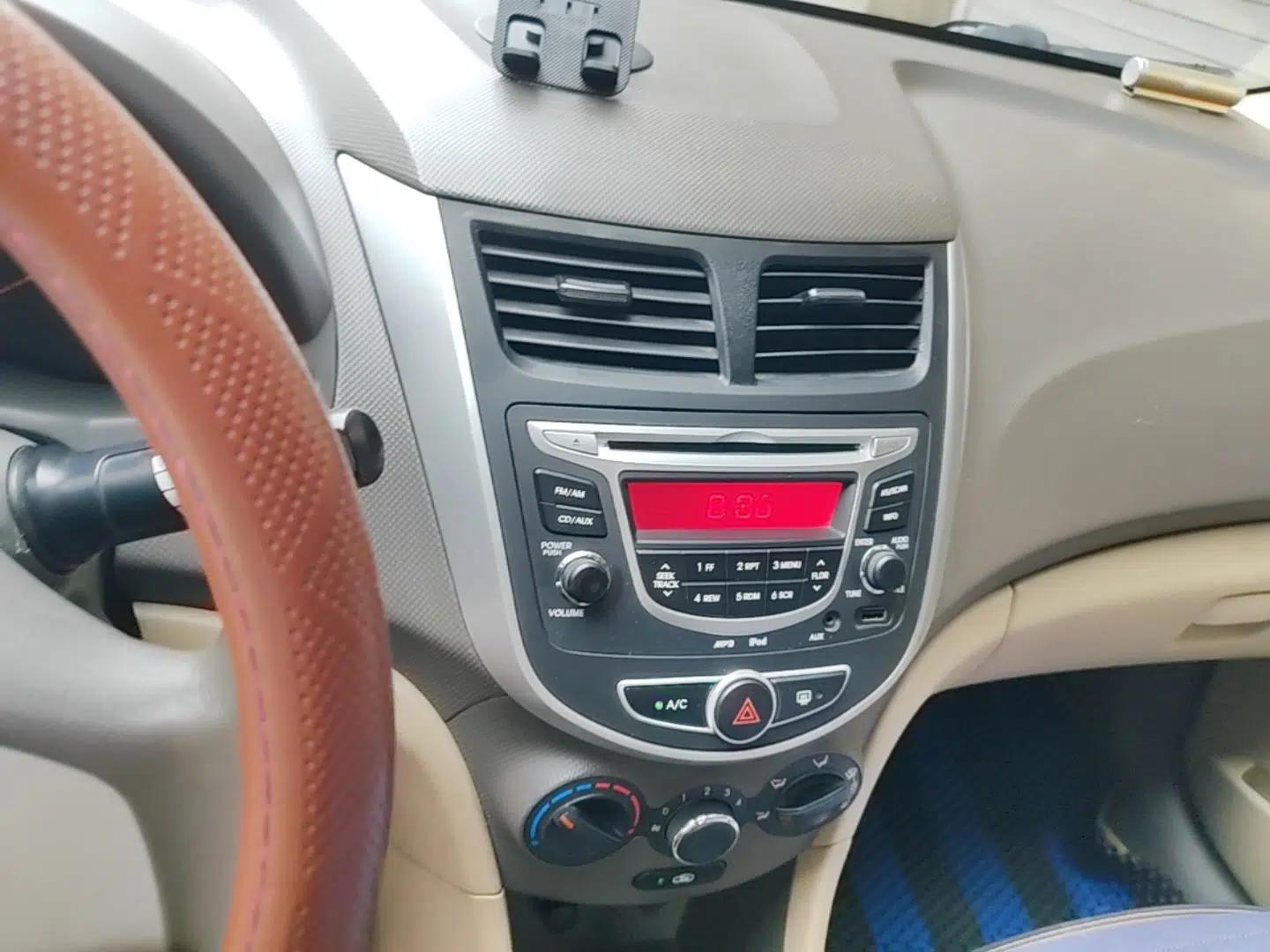 Hyundai Verna (older generation) 2010 Sedan 1.4L Automatic Comfort Model GS — миниатюра 13