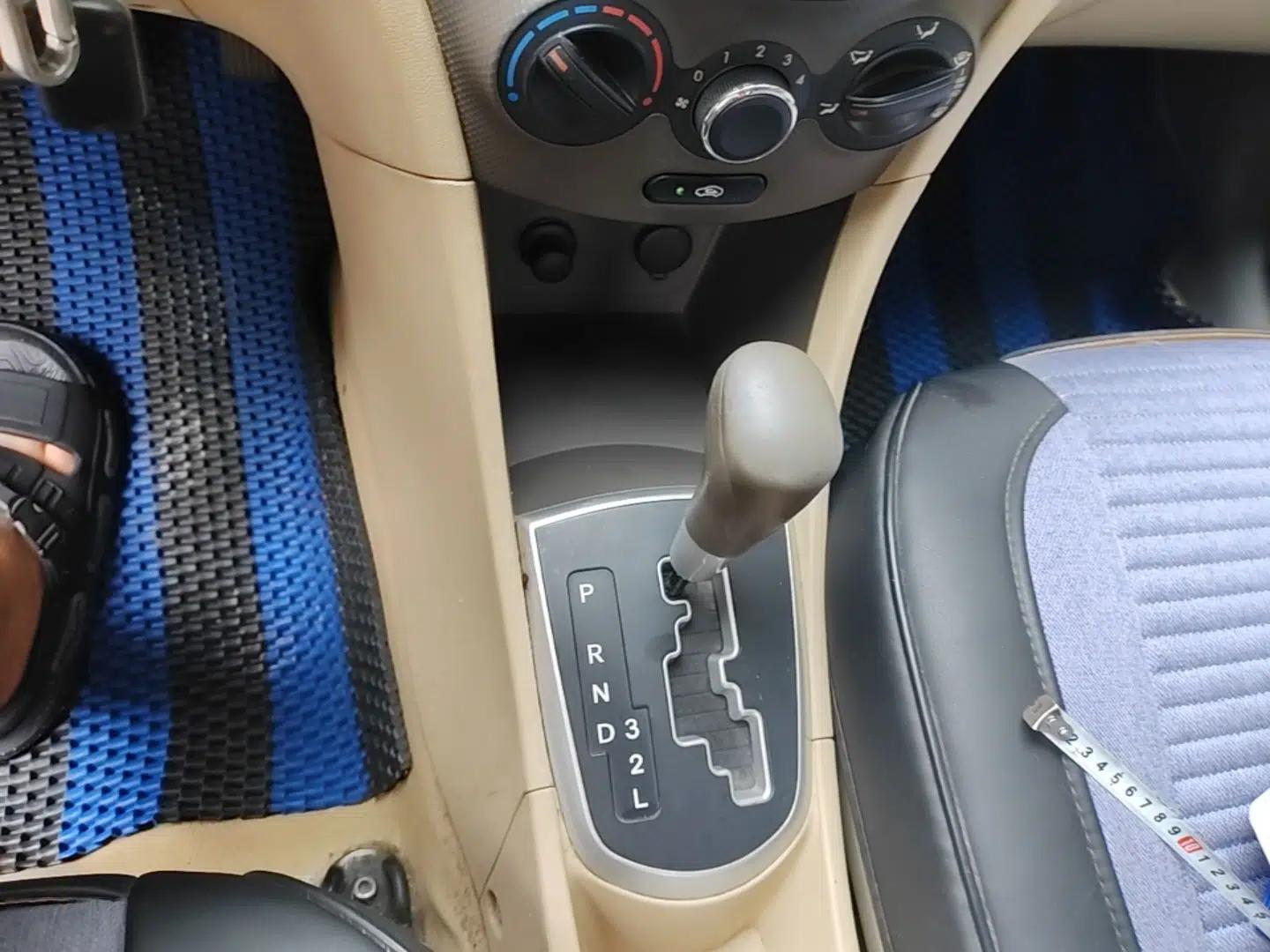 Hyundai Verna (older generation) 2010 Sedan 1.4L Automatic Comfort Model GS — миниатюра 14