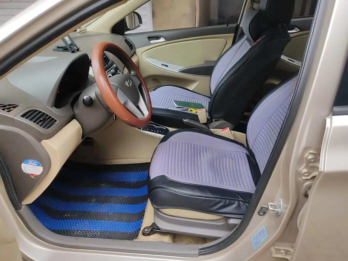 Hyundai Verna (older generation) 2010 Sedan 1.4L Automatic Comfort Model GS — миниатюра 15