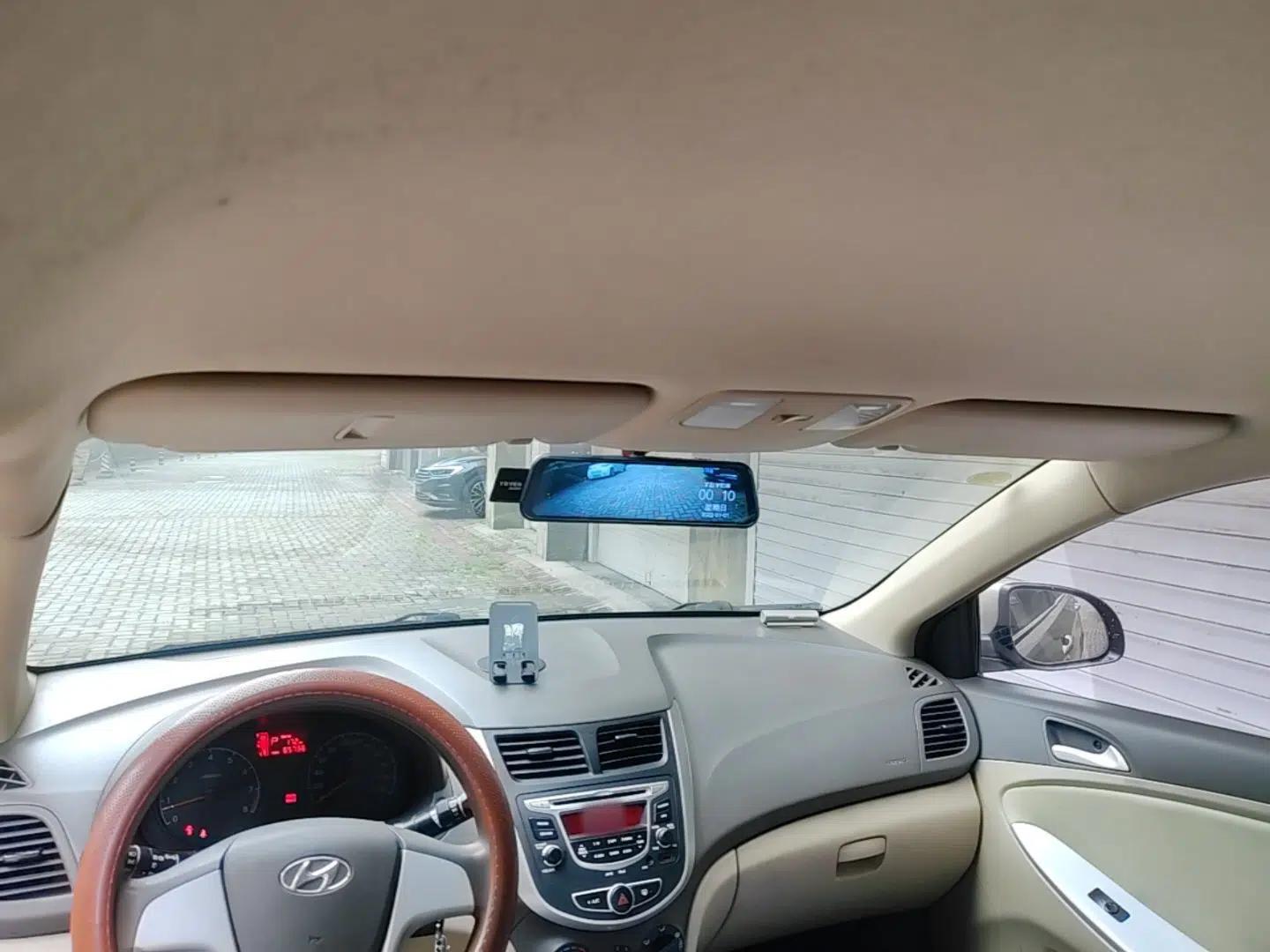 Hyundai Verna (older generation) 2010 Sedan 1.4L Automatic Comfort Model GS — миниатюра 18