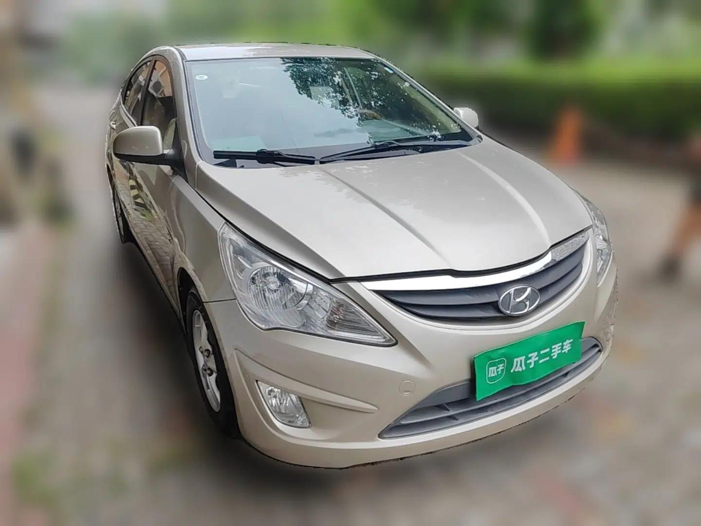 Hyundai Verna (older generation) 2010 Sedan 1.4L Automatic Comfort Model GS — миниатюра 3