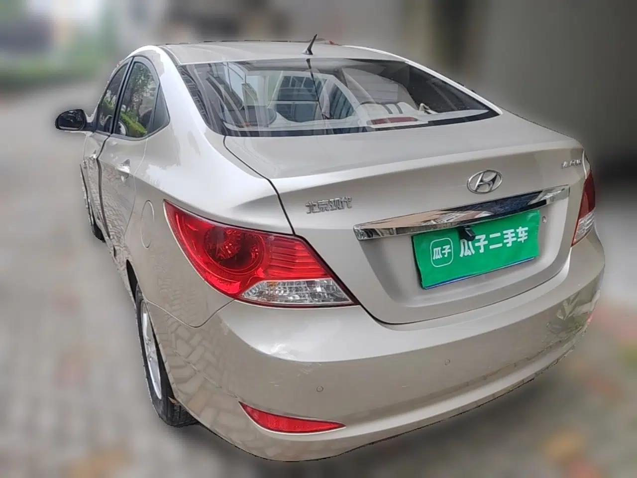 Hyundai Verna (older generation) 2010 Sedan 1.4L Automatic Comfort Model GS — миниатюра 4