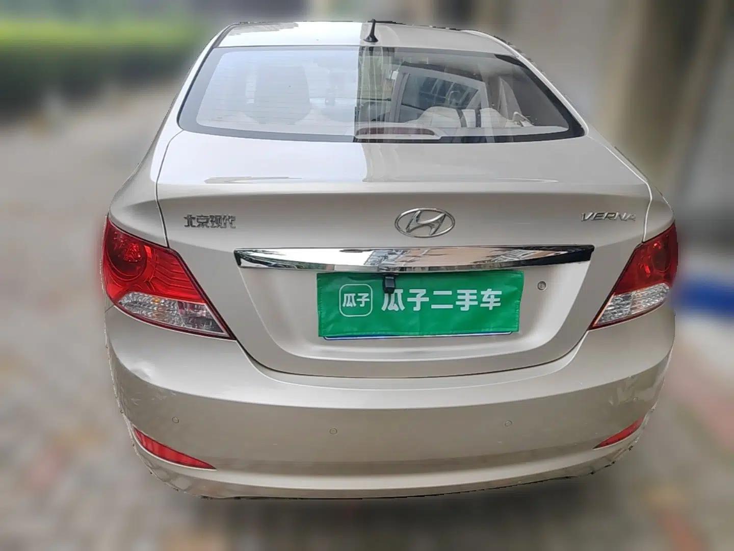 Hyundai Verna (older generation) 2010 Sedan 1.4L Automatic Comfort Model GS — миниатюра 5