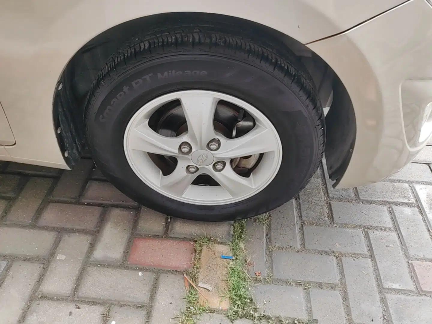 Hyundai Verna (older generation) 2010 Sedan 1.4L Automatic Comfort Model GS — миниатюра 8