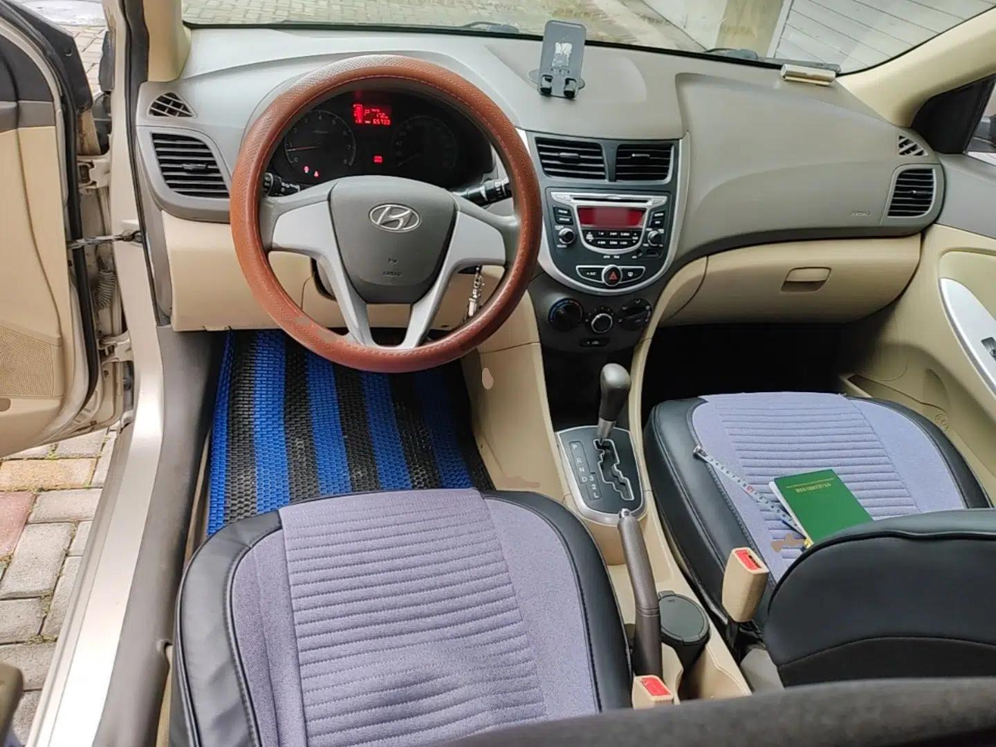 Hyundai Verna (older generation) 2010 Sedan 1.4L Automatic Comfort Model GS — миниатюра 9