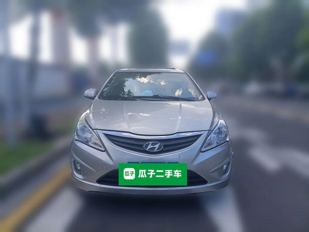 Hyundai Verna (older generation) 2010 Sedan 1.4L Automatic Fashionable GT Model — миниатюра 2