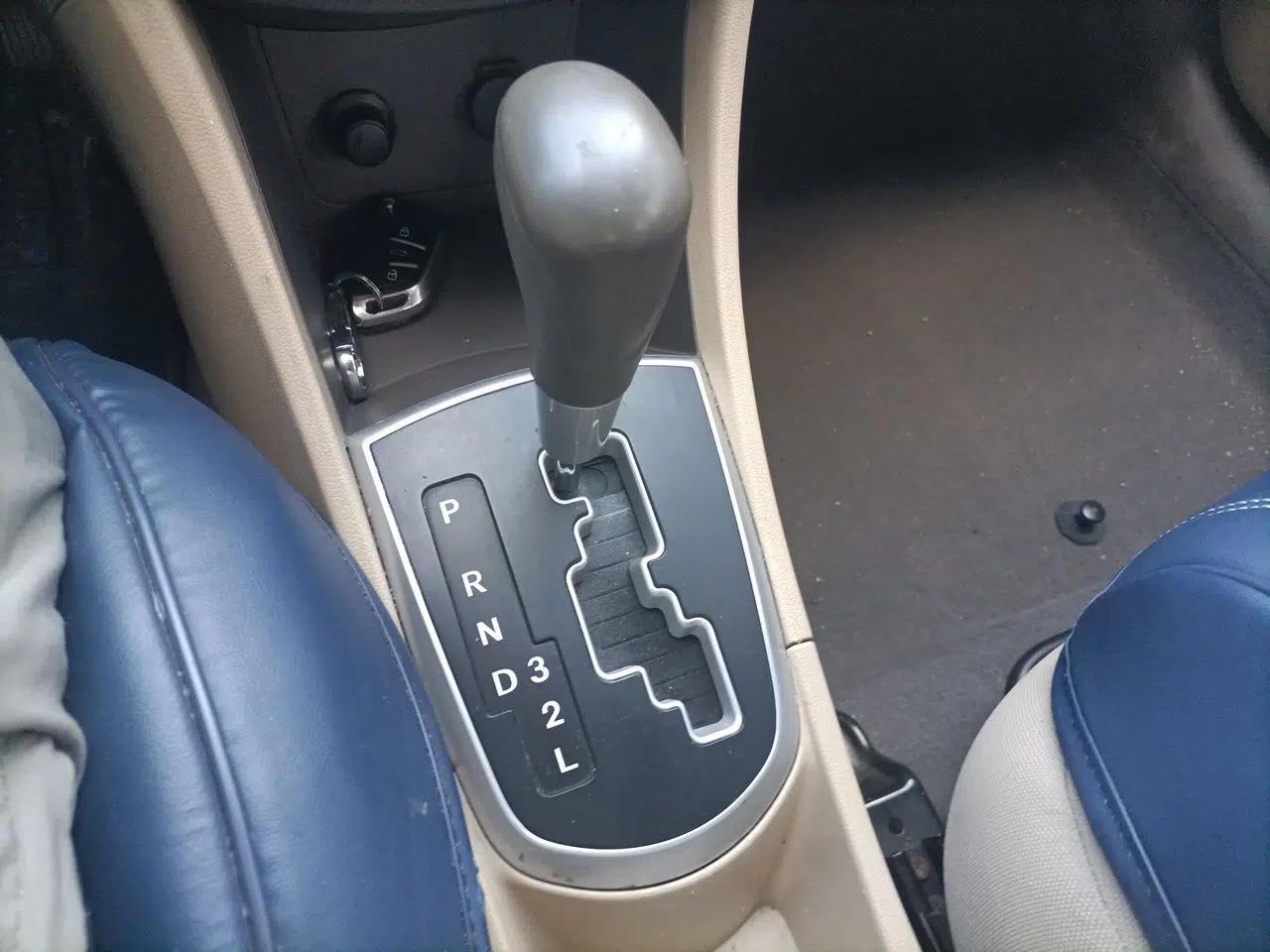 Hyundai Verna (older generation) 2010 Sedan 1.4L Automatic Fashionable GT Model — миниатюра 14