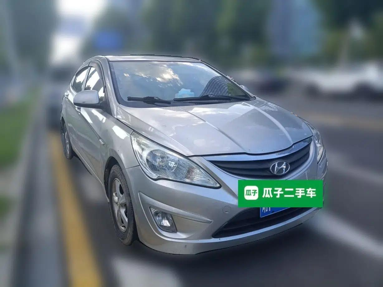 Hyundai Verna (older generation) 2010 Sedan 1.4L Automatic Fashionable GT Model — миниатюра 3