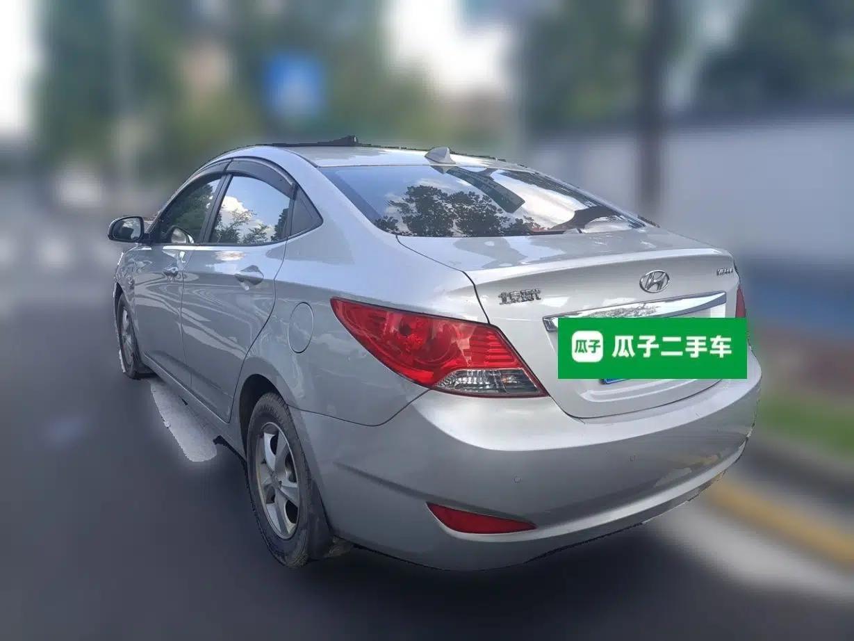 Hyundai Verna (older generation) 2010 Sedan 1.4L Automatic Fashionable GT Model — миниатюра 4