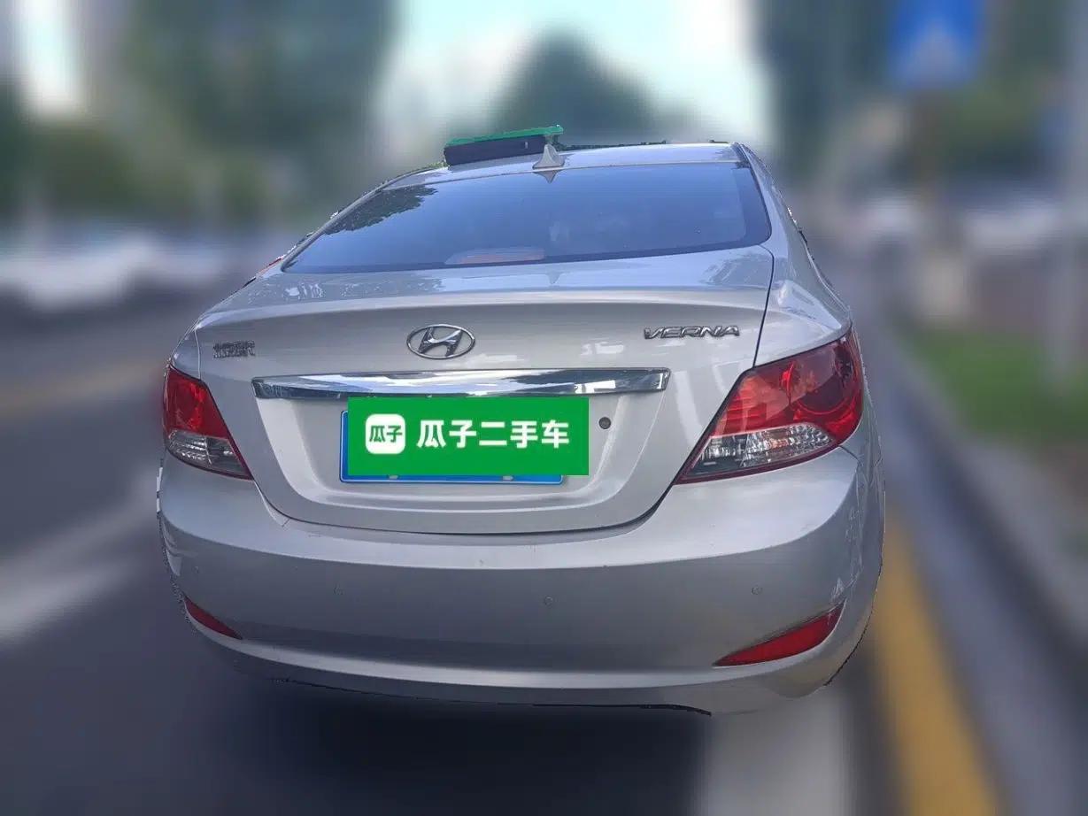 Hyundai Verna (older generation) 2010 Sedan 1.4L Automatic Fashionable GT Model — миниатюра 5