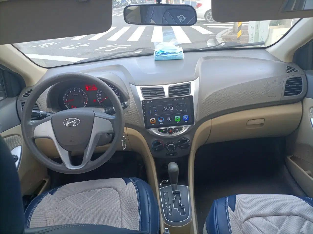 Hyundai Verna (older generation) 2010 Sedan 1.4L Automatic Fashionable GT Model — миниатюра 9