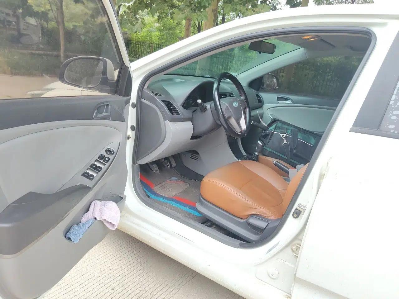 Hyundai Verna (older generation) 2014 1.4L Manual Smart GLS Trim — миниатюра 16