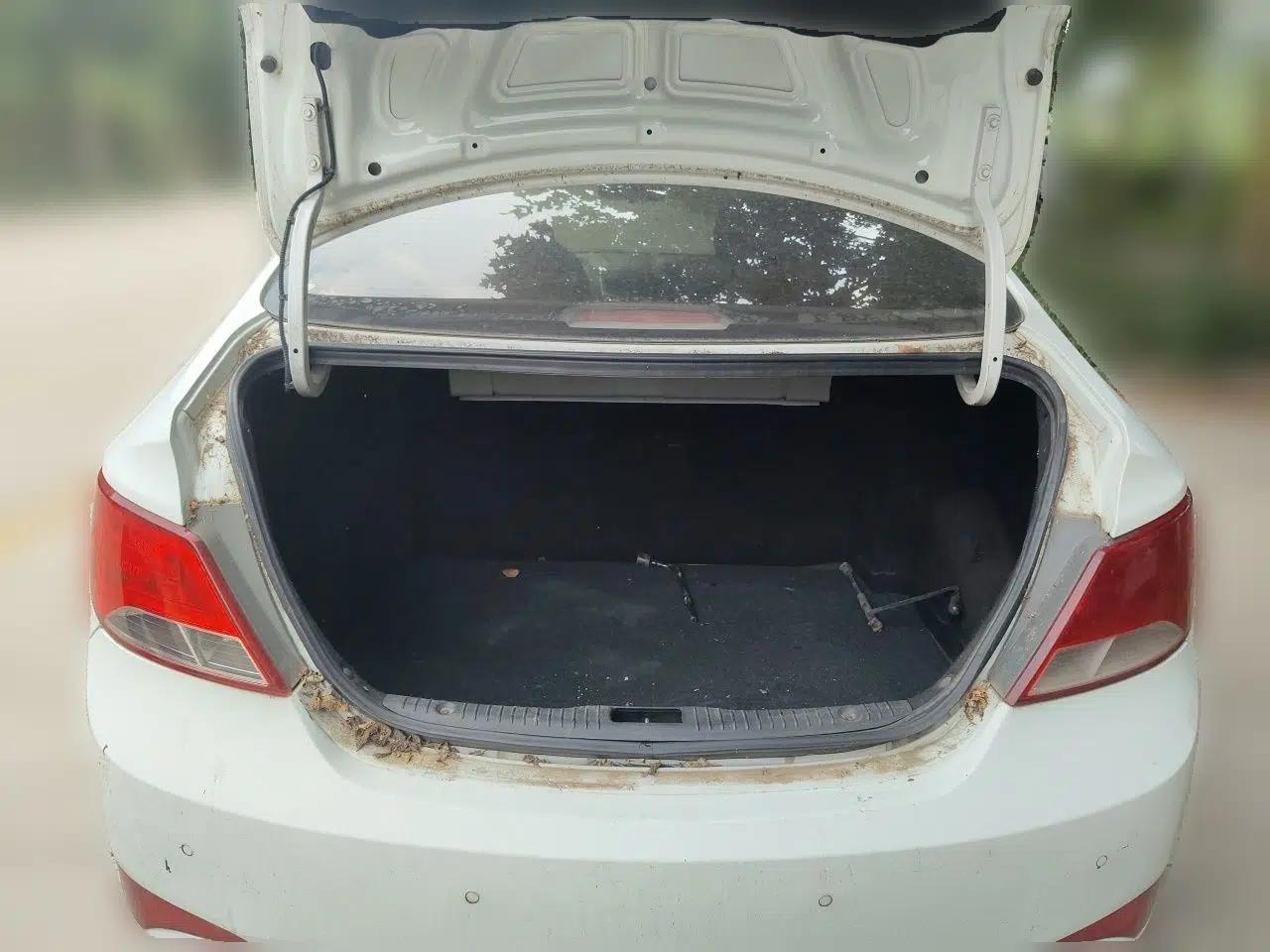 Hyundai Verna (older generation) 2014 1.4L Manual Smart GLS Trim — миниатюра 19
