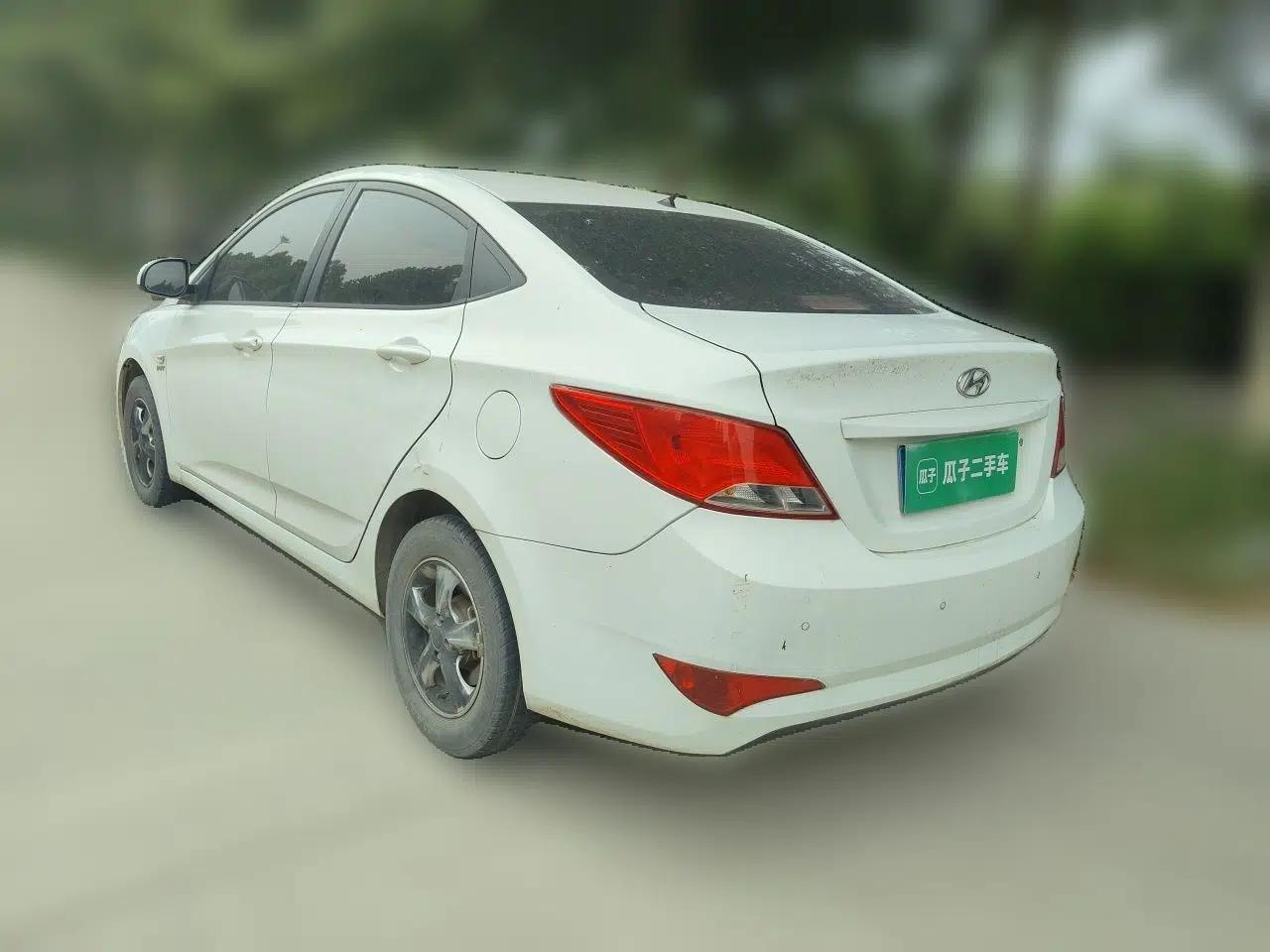 Hyundai Verna (older generation) 2014 1.4L Manual Smart GLS Trim — миниатюра 4