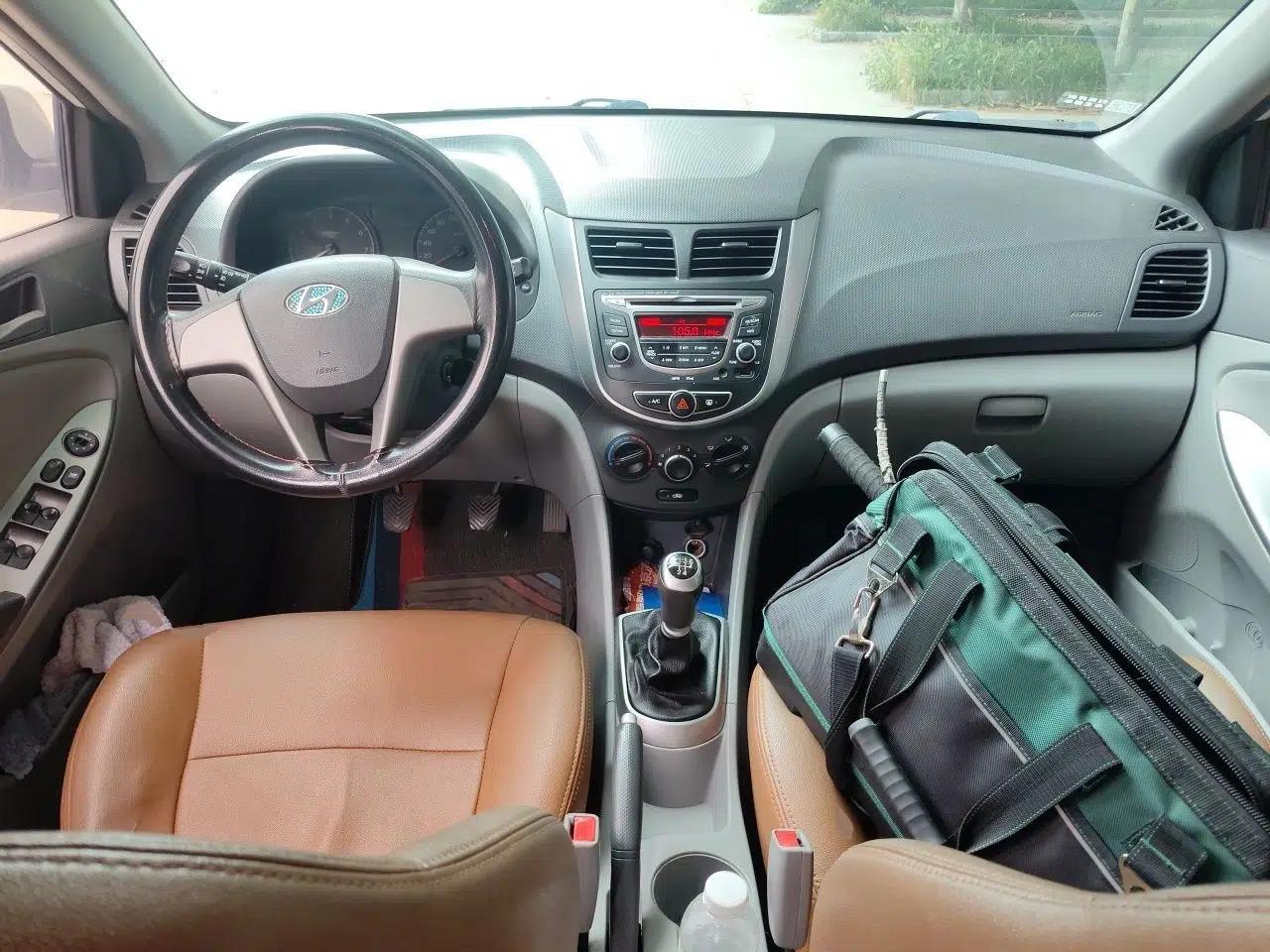 Hyundai Verna (older generation) 2014 1.4L Manual Smart GLS Trim — миниатюра 9