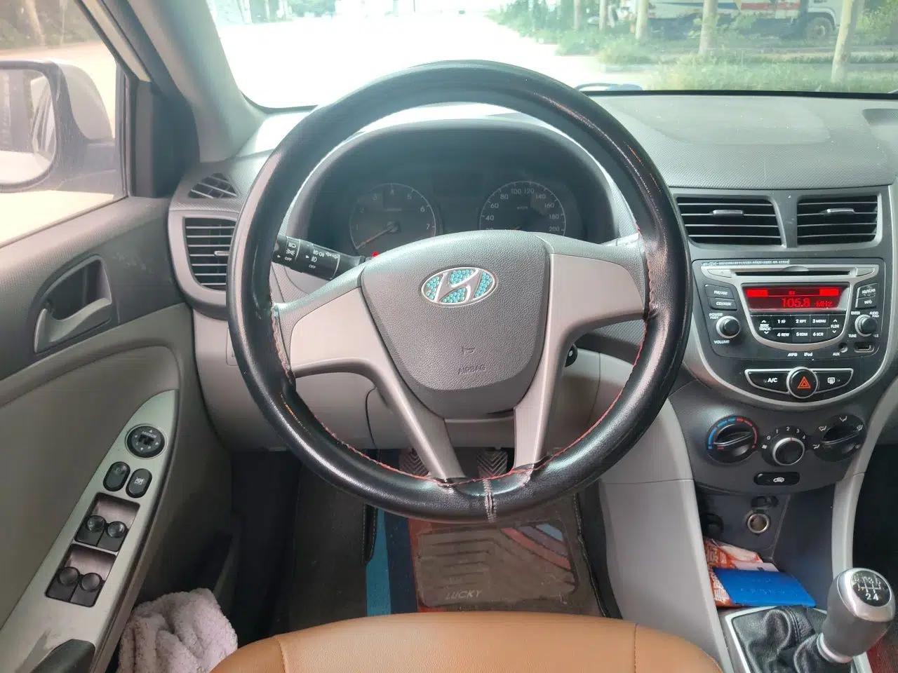 Hyundai Verna (older generation) 2014 1.4L Manual Smart GLS Trim — миниатюра 10