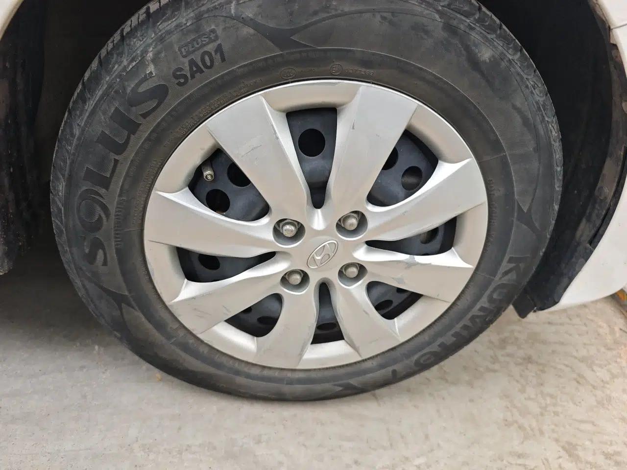 Hyundai Verna (older generation) 2017 1.4L Manual Refreshed Version China V Standard — миниатюра 8